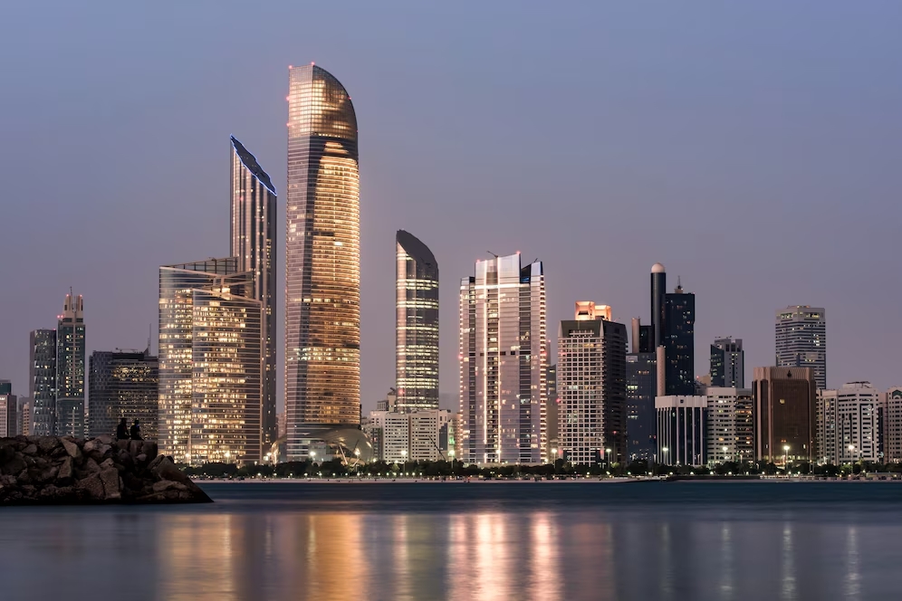 abu-dhabi-seascape-con-grattacieli_181624-11582