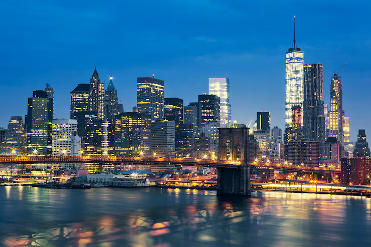 new-york-city-midtown-manhattan-al-tramonto-con-il-ponte-di-brooklyn-stati-uniti-d-america_268835-749
